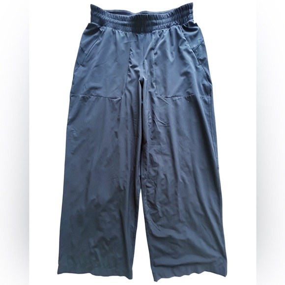 Lululemon Swift Mid-Rise Wide-Leg Pant
Club Blue - Picture 2 of 10